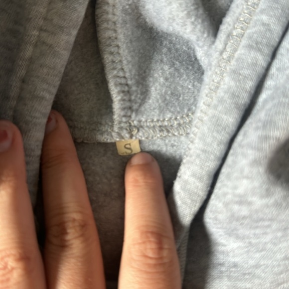 Hardly warn, didn’t enjoy the fit on my body type, however super soft and comfy! - Picture 2 of 4